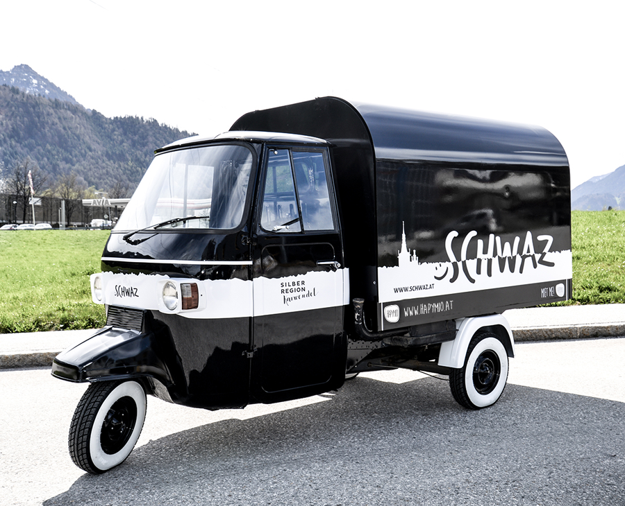 Eventmobil "Lorenzo" mit Bar