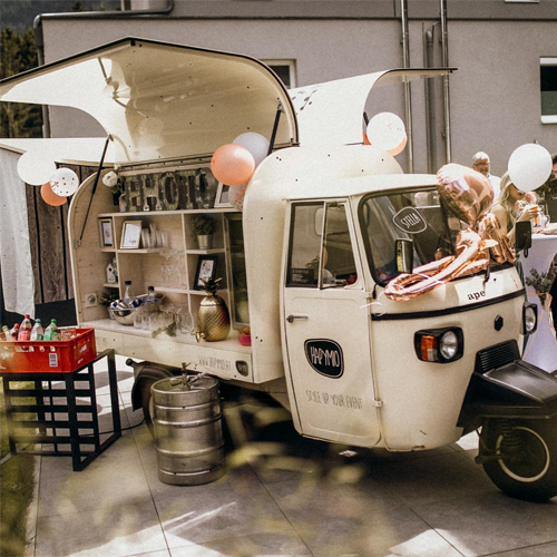 Hochzeit Eventmobil mit Bar und integrierter Fotobox 